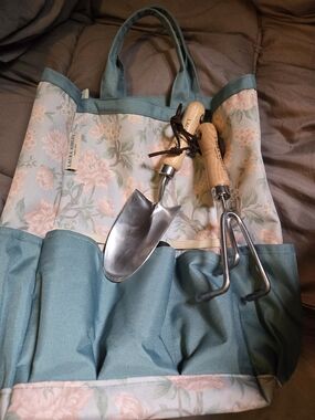 NWOT Laura Ashley Floral Garden Tote in Teal and Pink With Two Tools